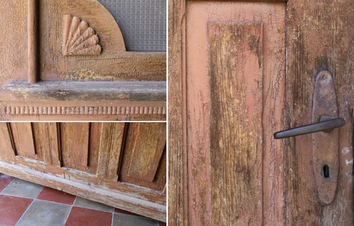 Stare, urokliwe, drewniane drzwi - czasami warto je odrestaurować niż wymieniać na nowe